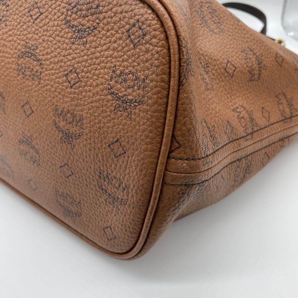 MCM
Visetos Dog Bone
Shopper Tote Brown - Picture 9 of 17
